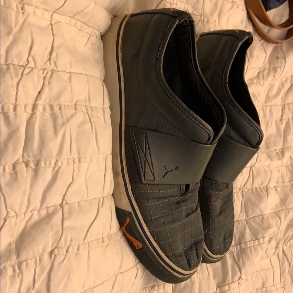 Men’s gray puma slide ons